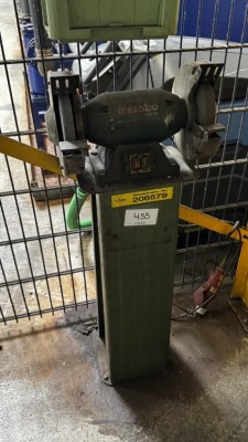 1 Doppelschleifbock Metabo DSD200 auf Standfuß
